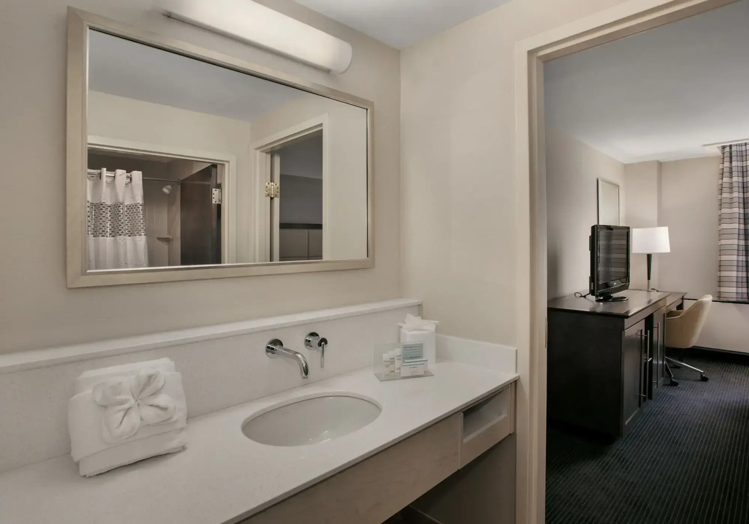 Hampton Inn & Suites Milwaukee Downtown