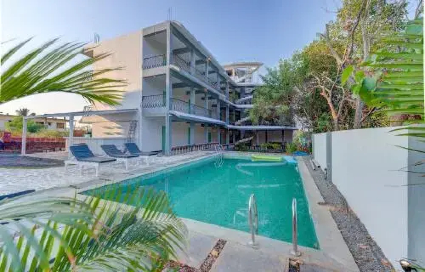 Woke Hostel - Morjim