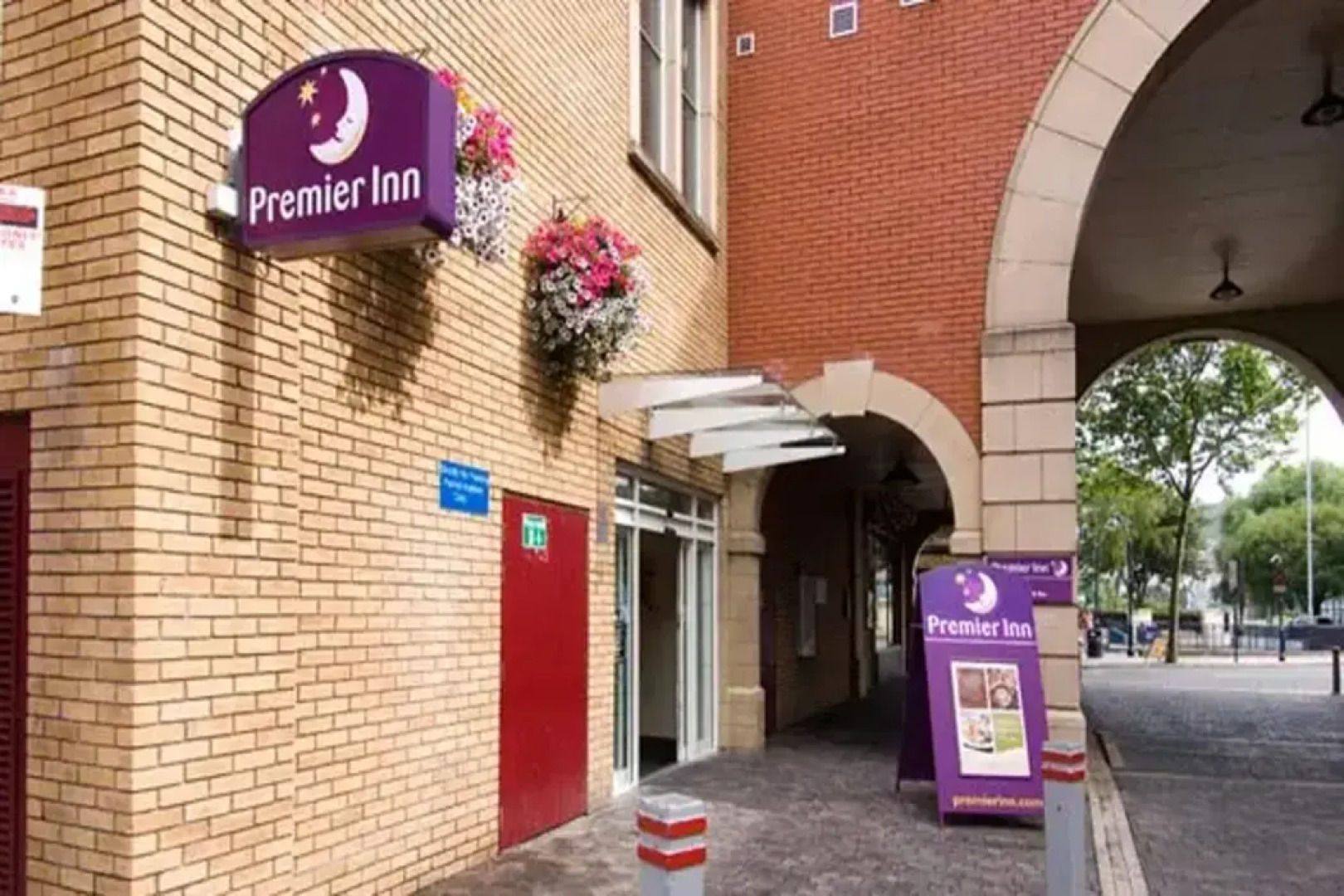 Premier Inn Swansea City Centre