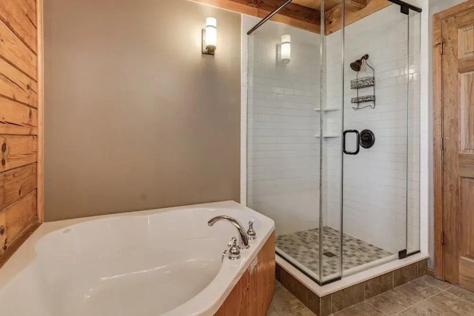 Red Wolf - 2 Br Cabin