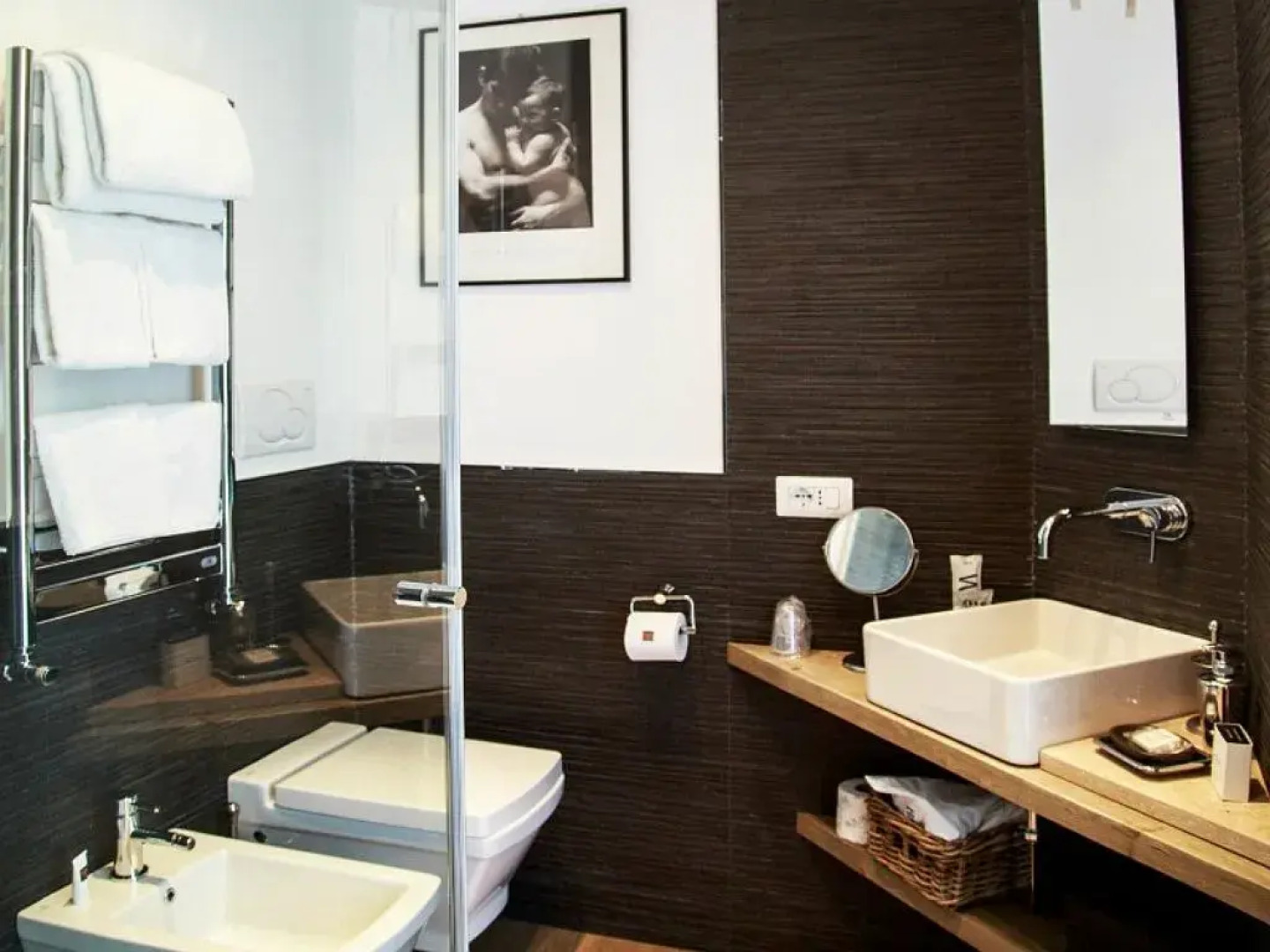 Отель The Independent Suites