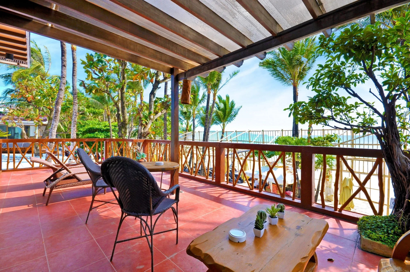 Red Coconut Beach Hotel