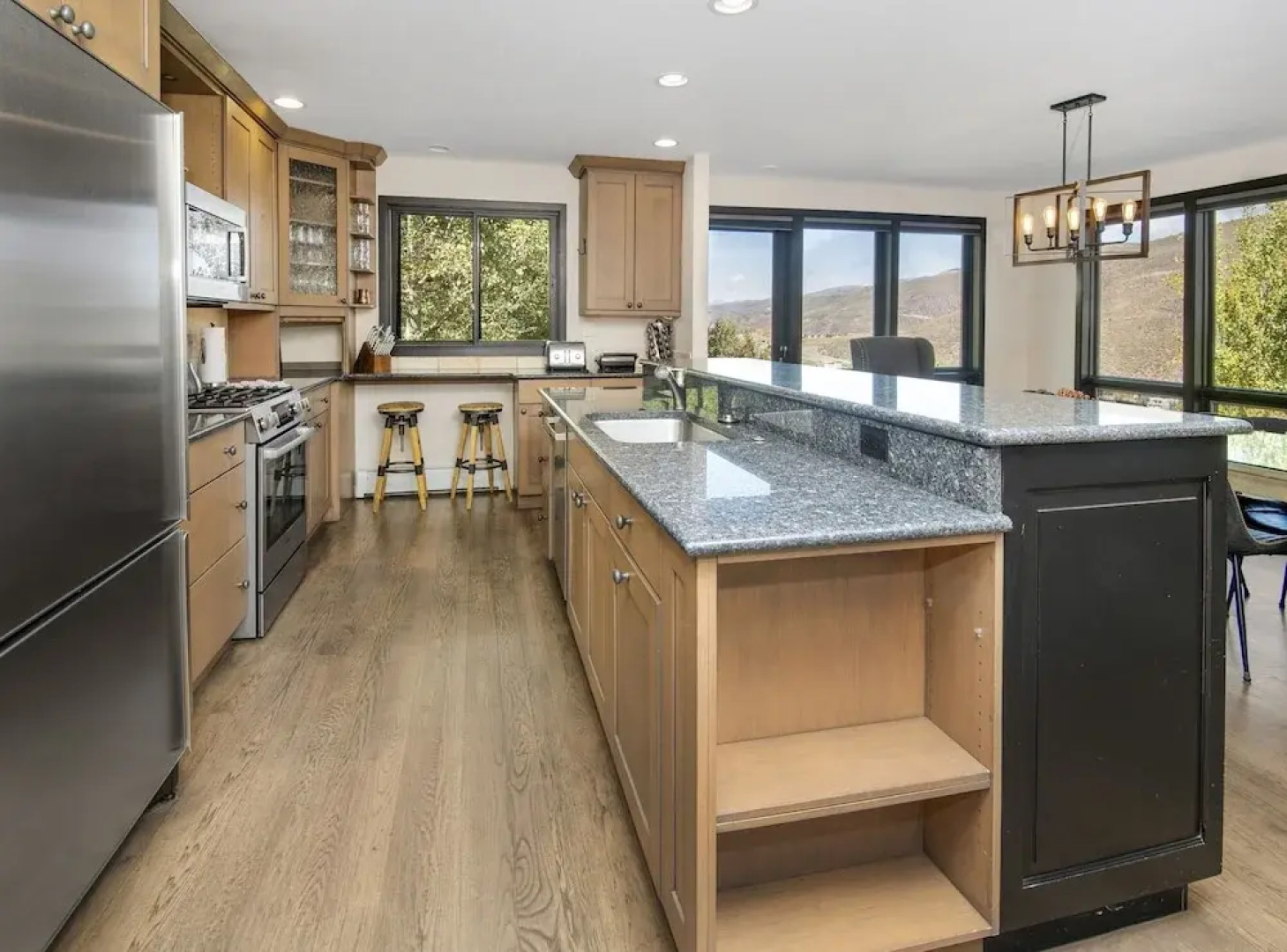 814 Eagle Dr. 4 Bedroom Home by RedAwning