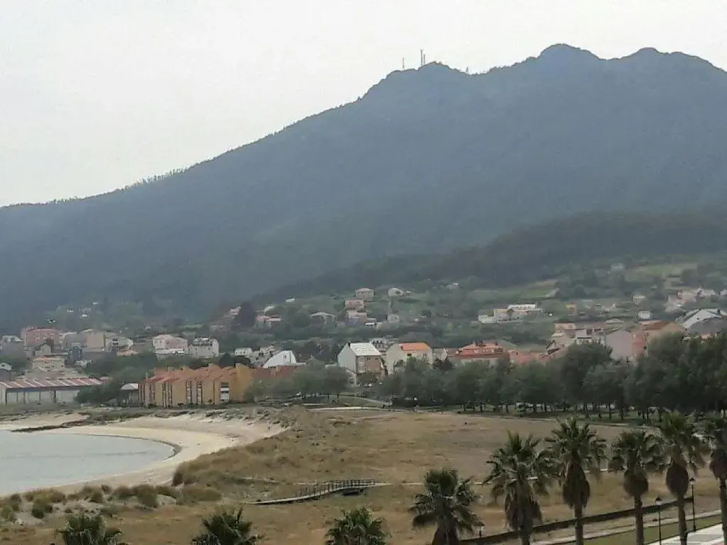 1ª LÍNEA DE PLAYA, VISTAS AL MAR Y MUY CÉNTRICO.