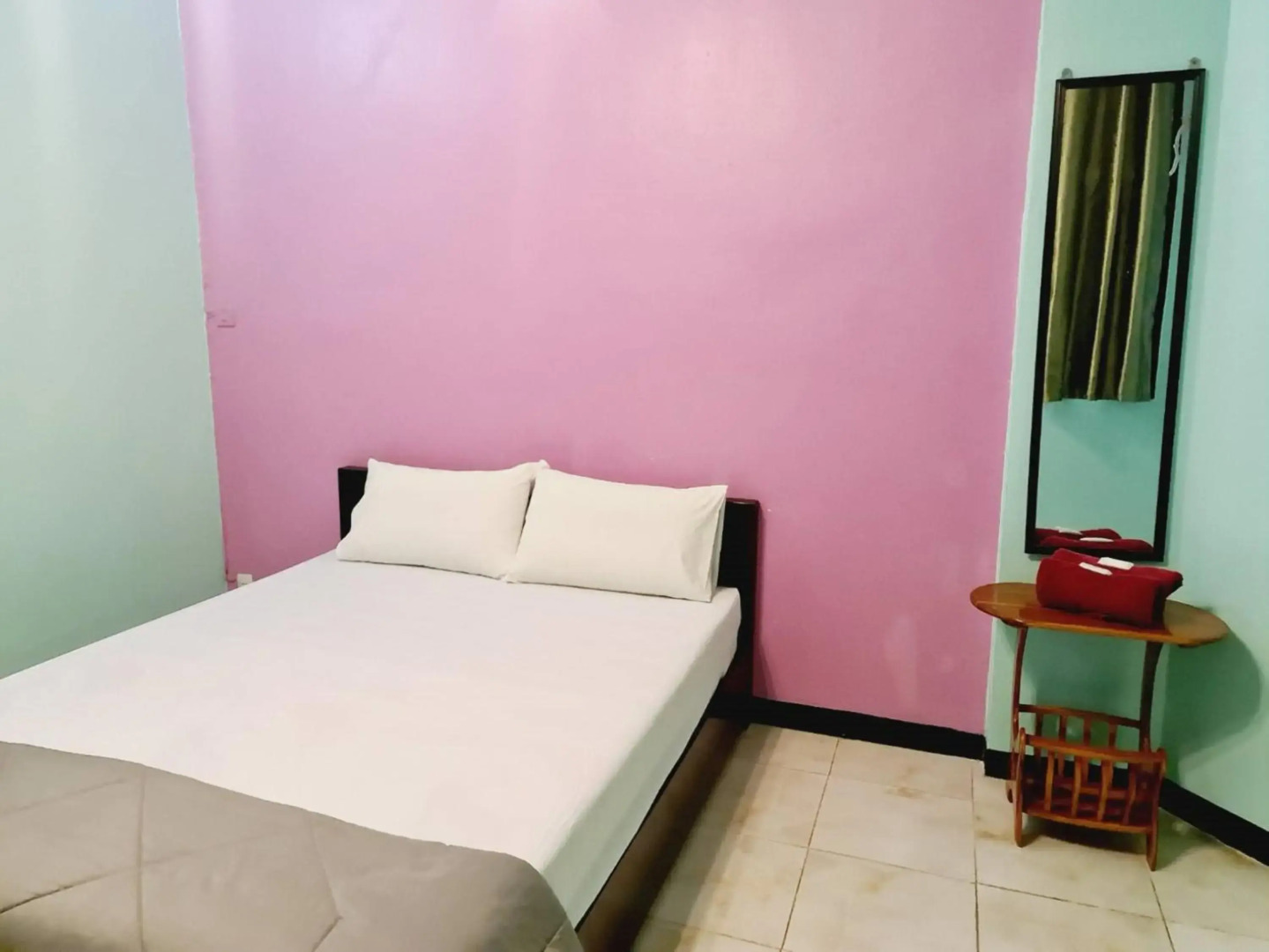 Royal Land Mae Klong Hotel