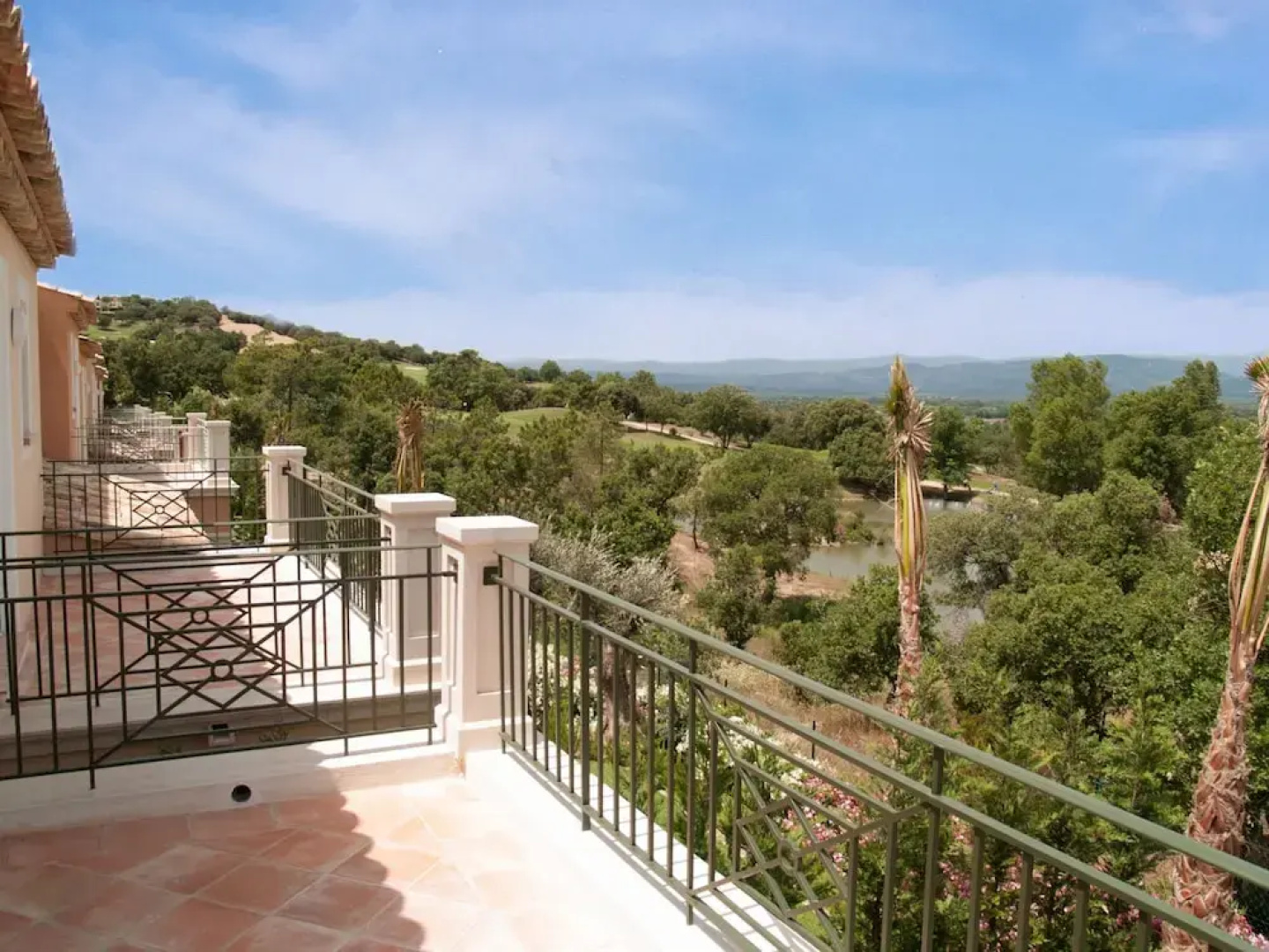 Tidy Appartment With Dishwasher and AC, 10 km From the Beach