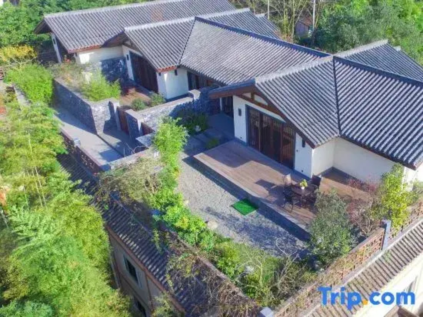 Mount Emei View Hot Spring Soup House