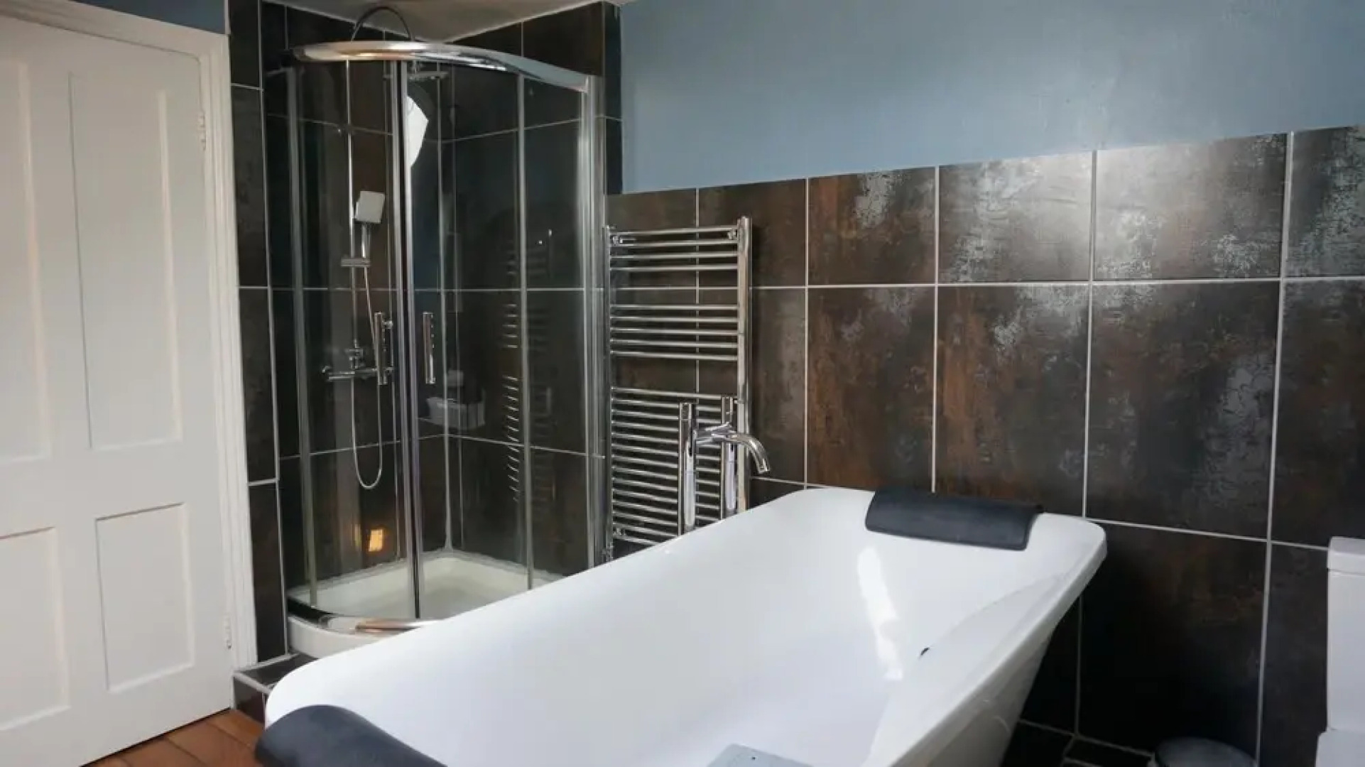 Beautiful 2BD Flat Outstanding Views Near Bath