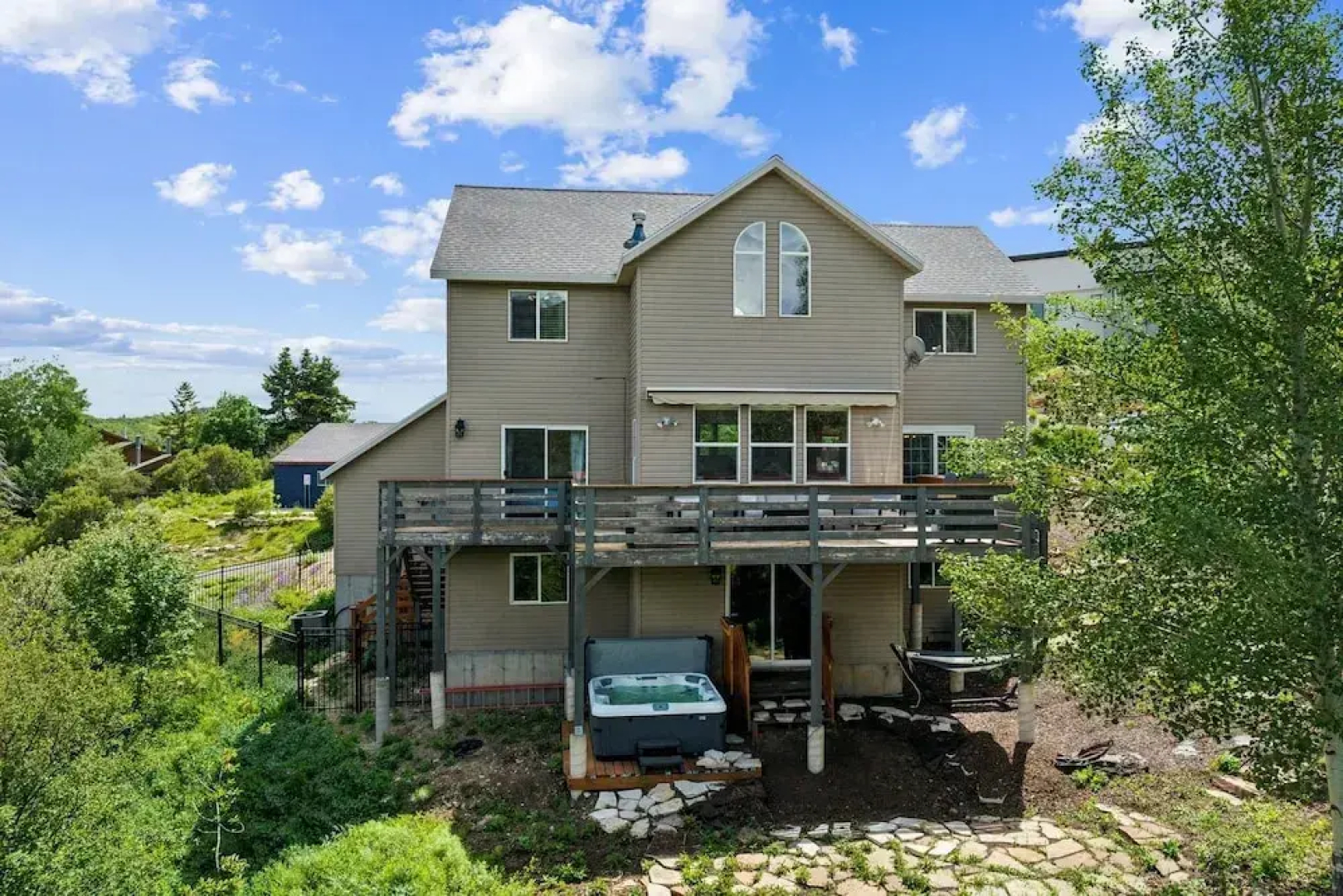 Tranquil Mountain Retreat Scenic Views & Hot Tub 4 Bedroom Home by RedAwning