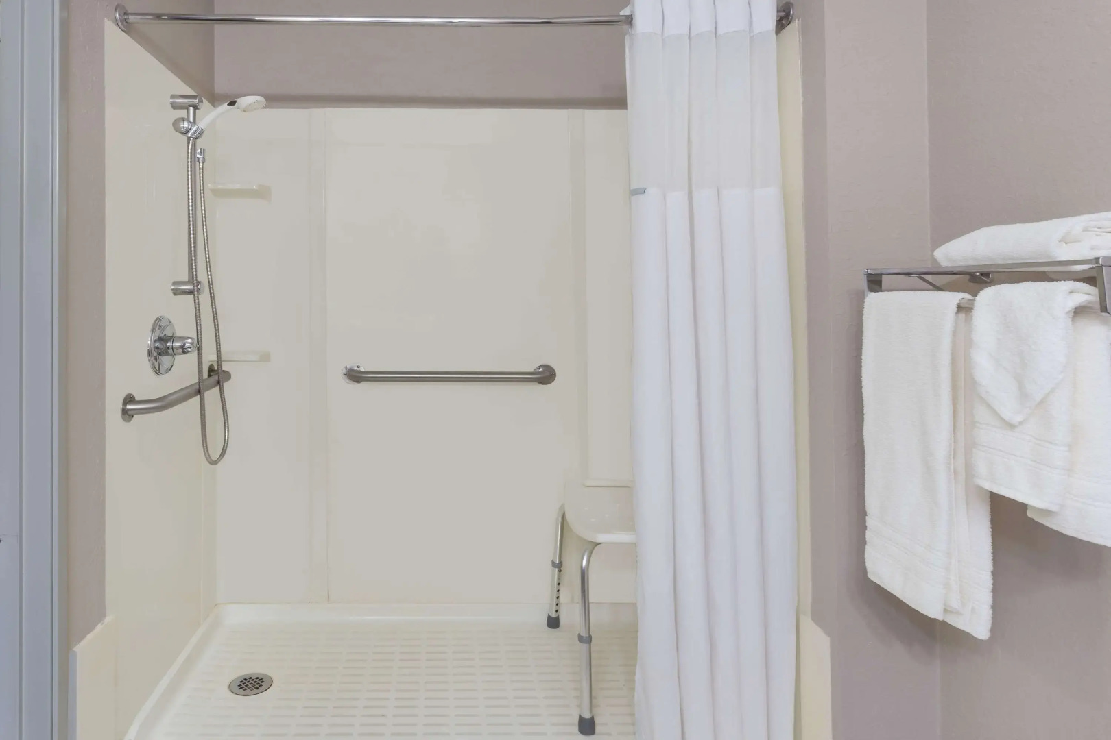 Super 8 by Wyndham Hebron Lowell Area