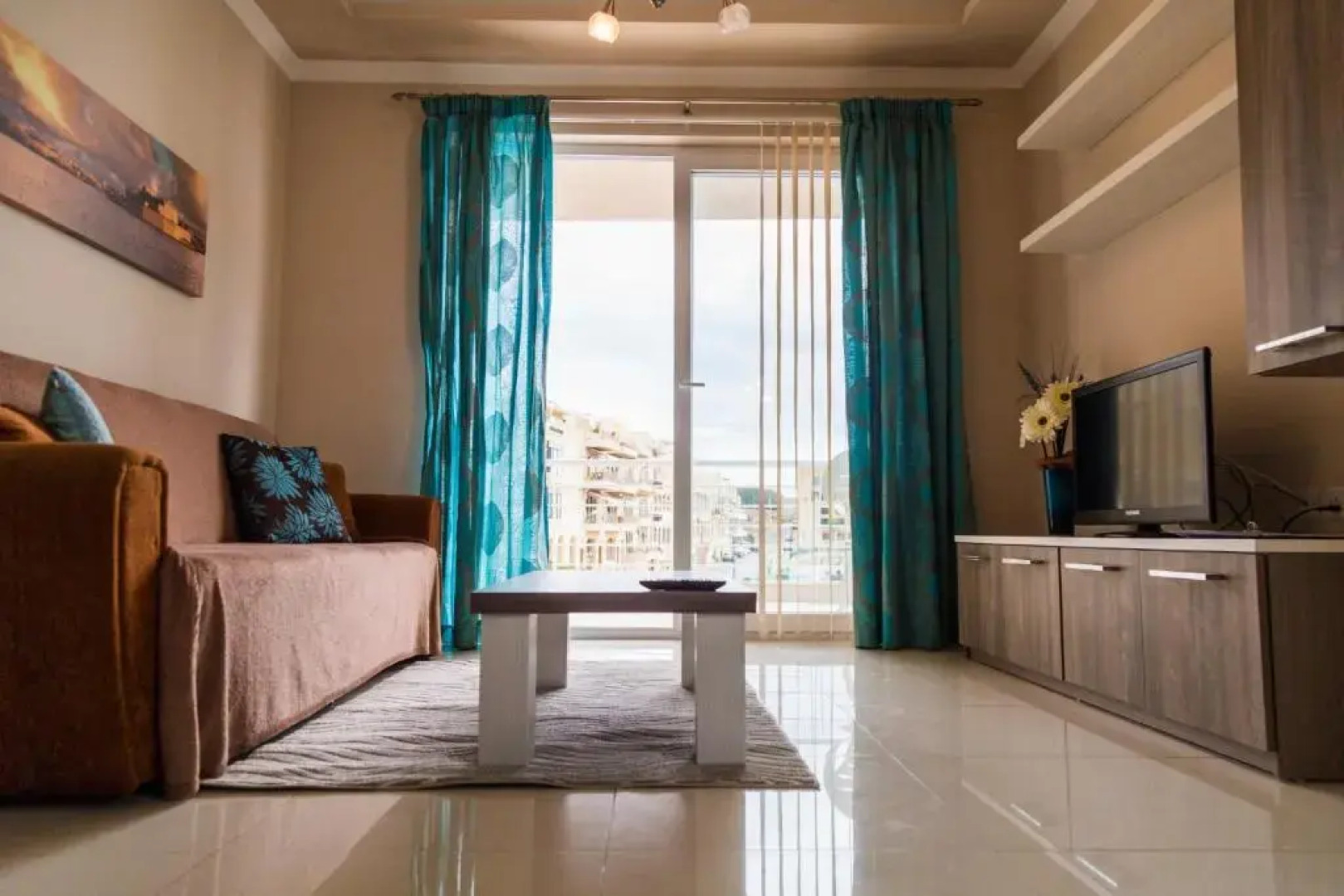 Seafront Apartment - Wifi - Sleeps 6 - Fl5