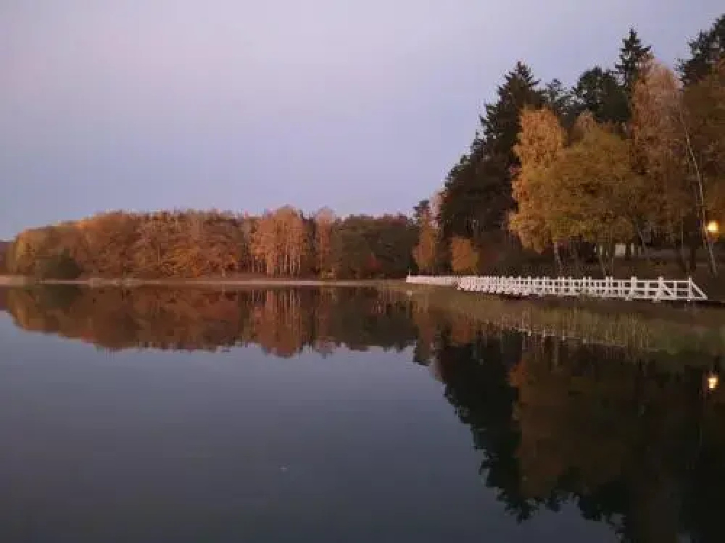 Pokoje hotelowe Nad jeziorem Jelen