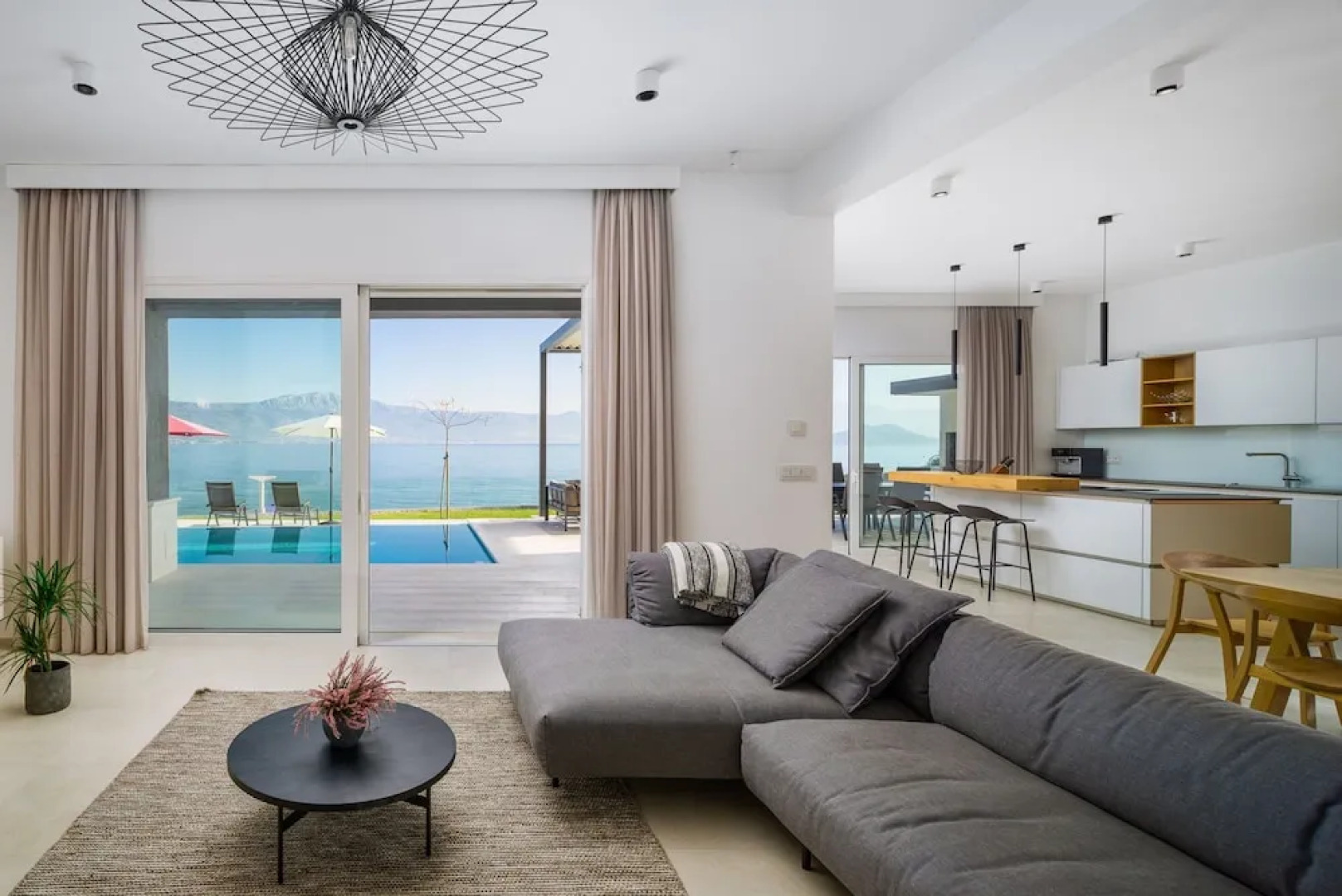 Beachfront Villa Grey Martini with Pool