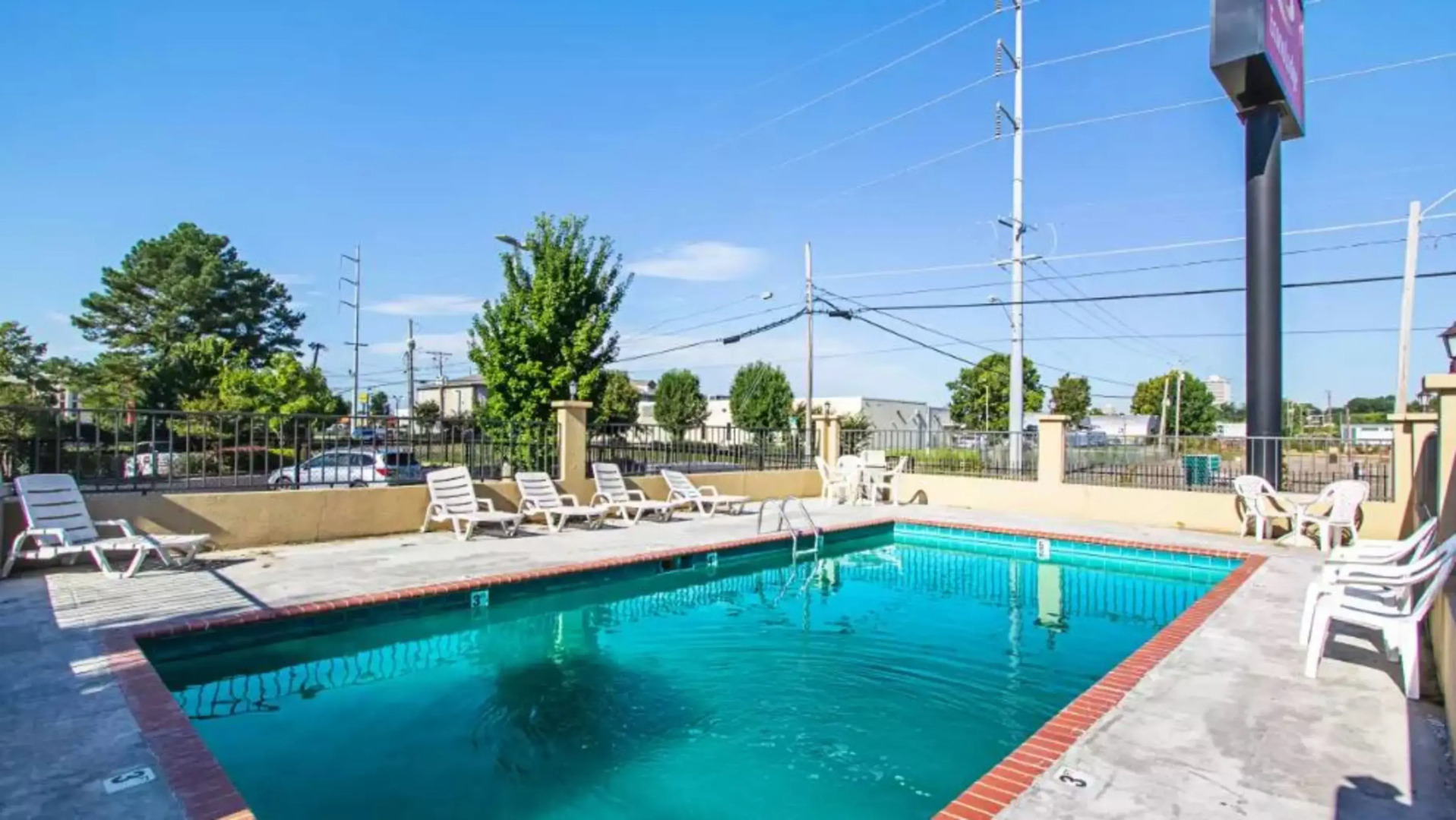 Super 8 by Wyndham Jackson MS Near the Fairgrounds