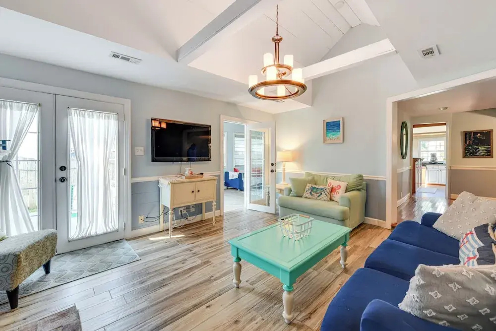 Fish, Swim & Boat: Colonial Beach Bungalow