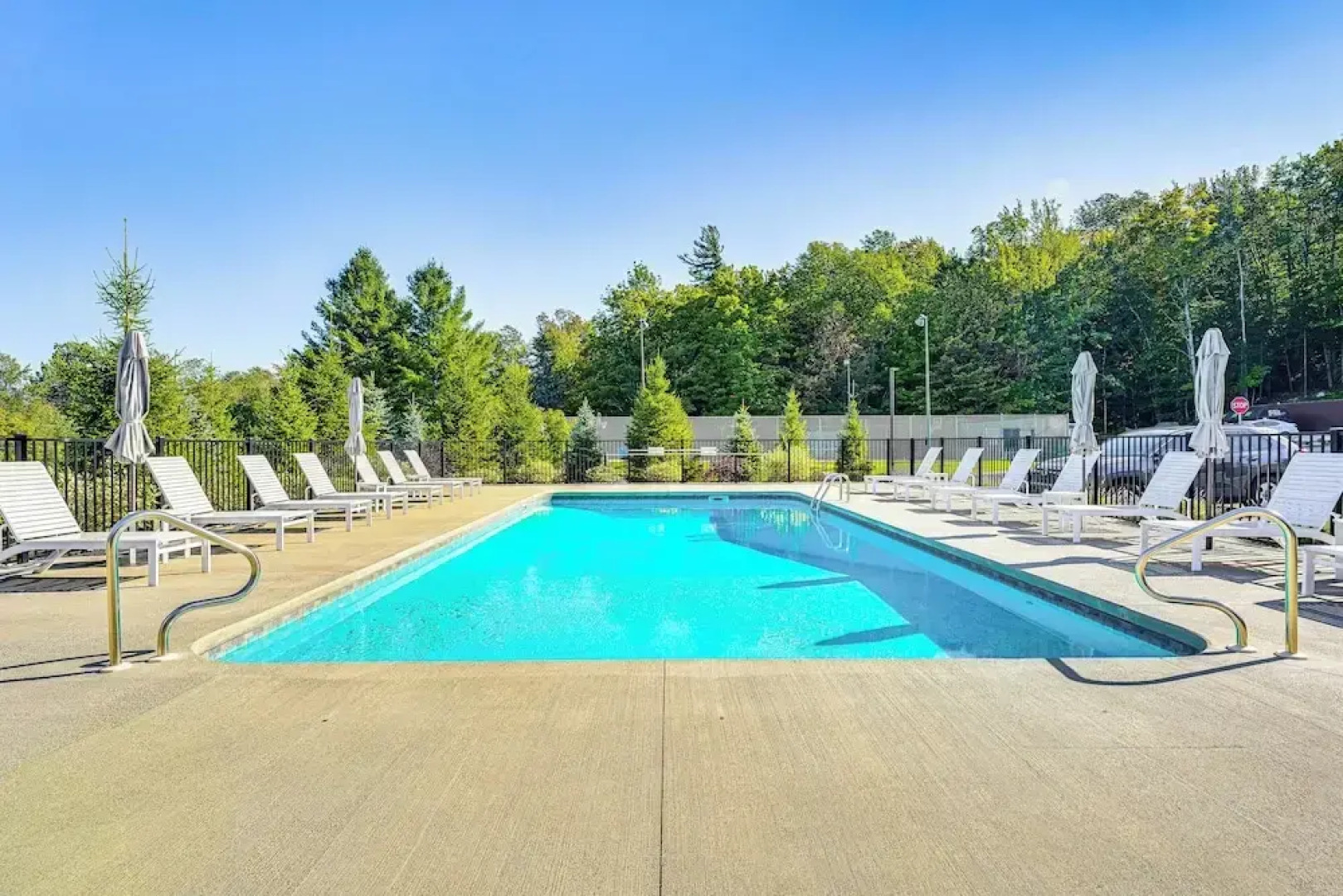 Walk to Ski Lift: Spacious Condo in West Dover!