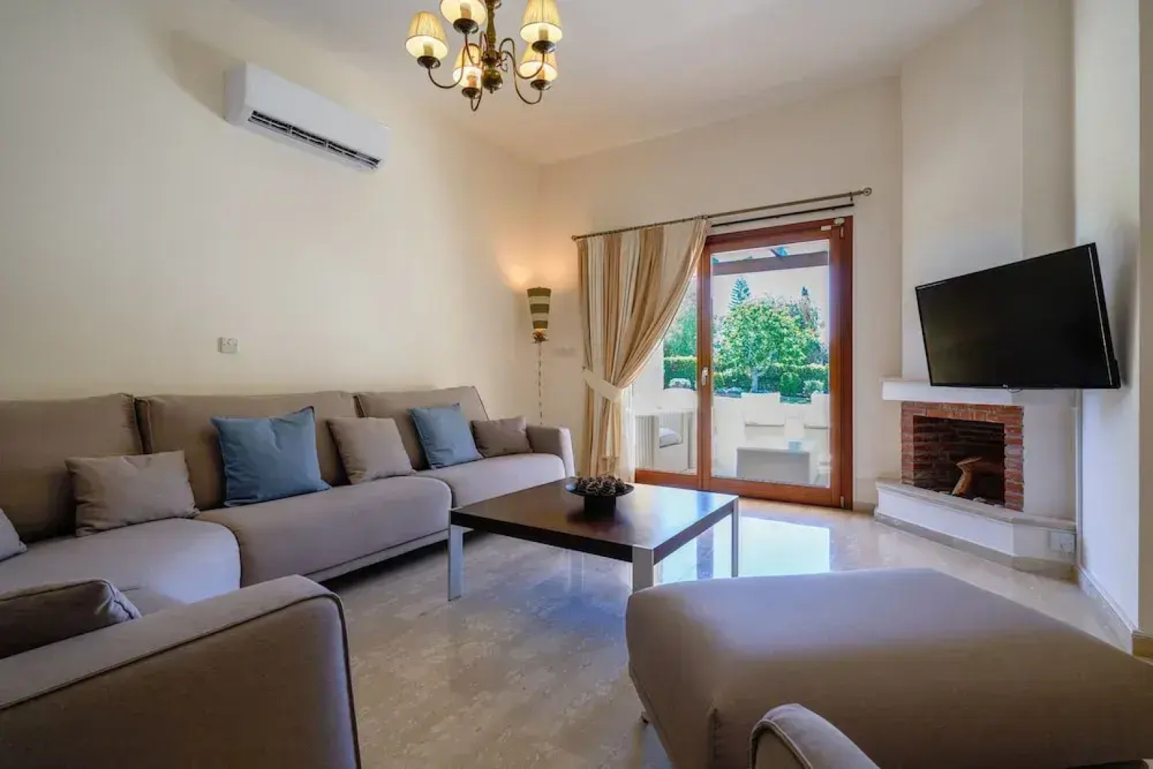 3 bedroom Villa Lara 11 with 10x5m private pool, within walking distance to resort village square