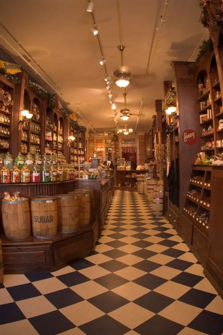 Mccloud Mercantile Hotel