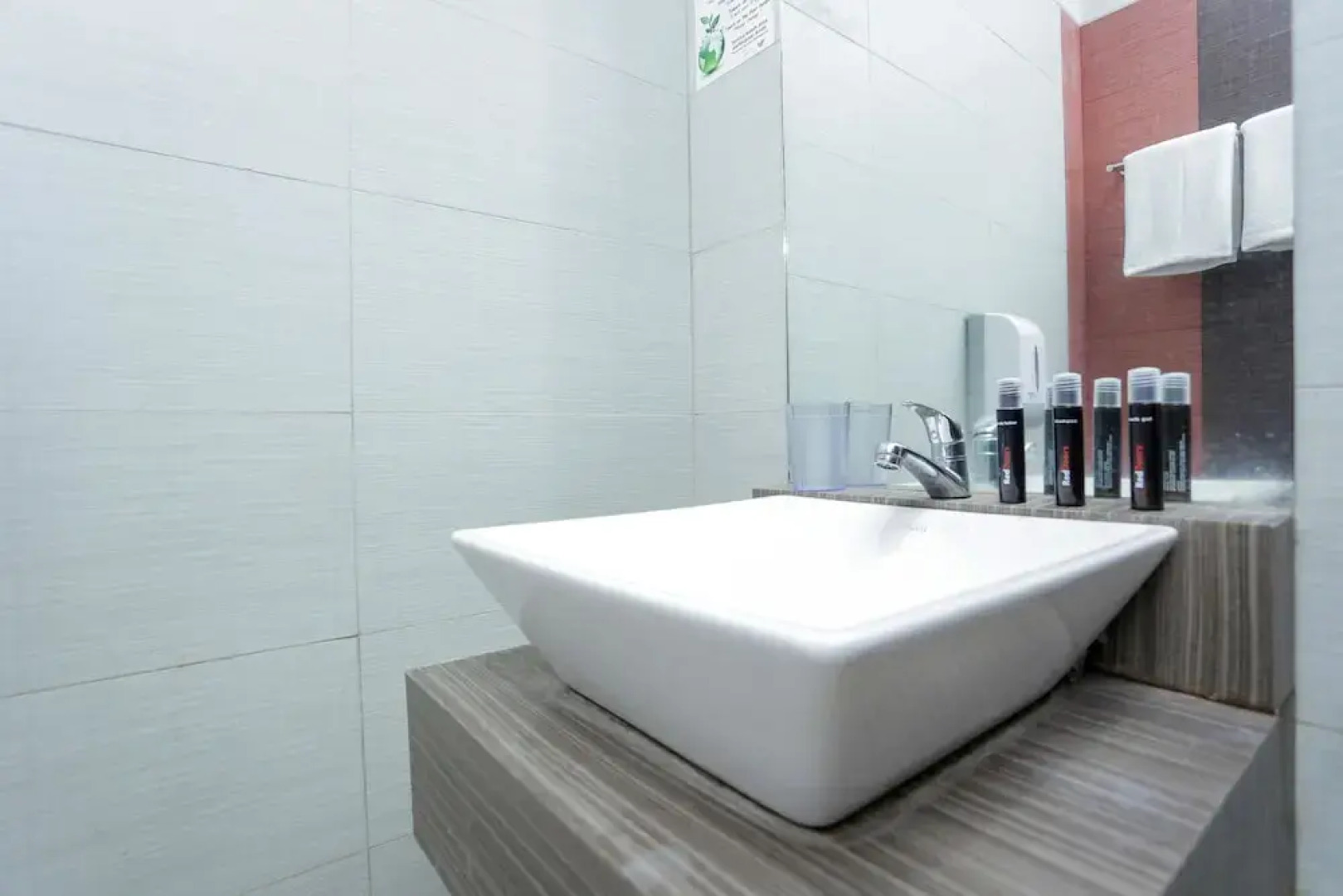 RedDoorz Plus near Farmhouse Lembang