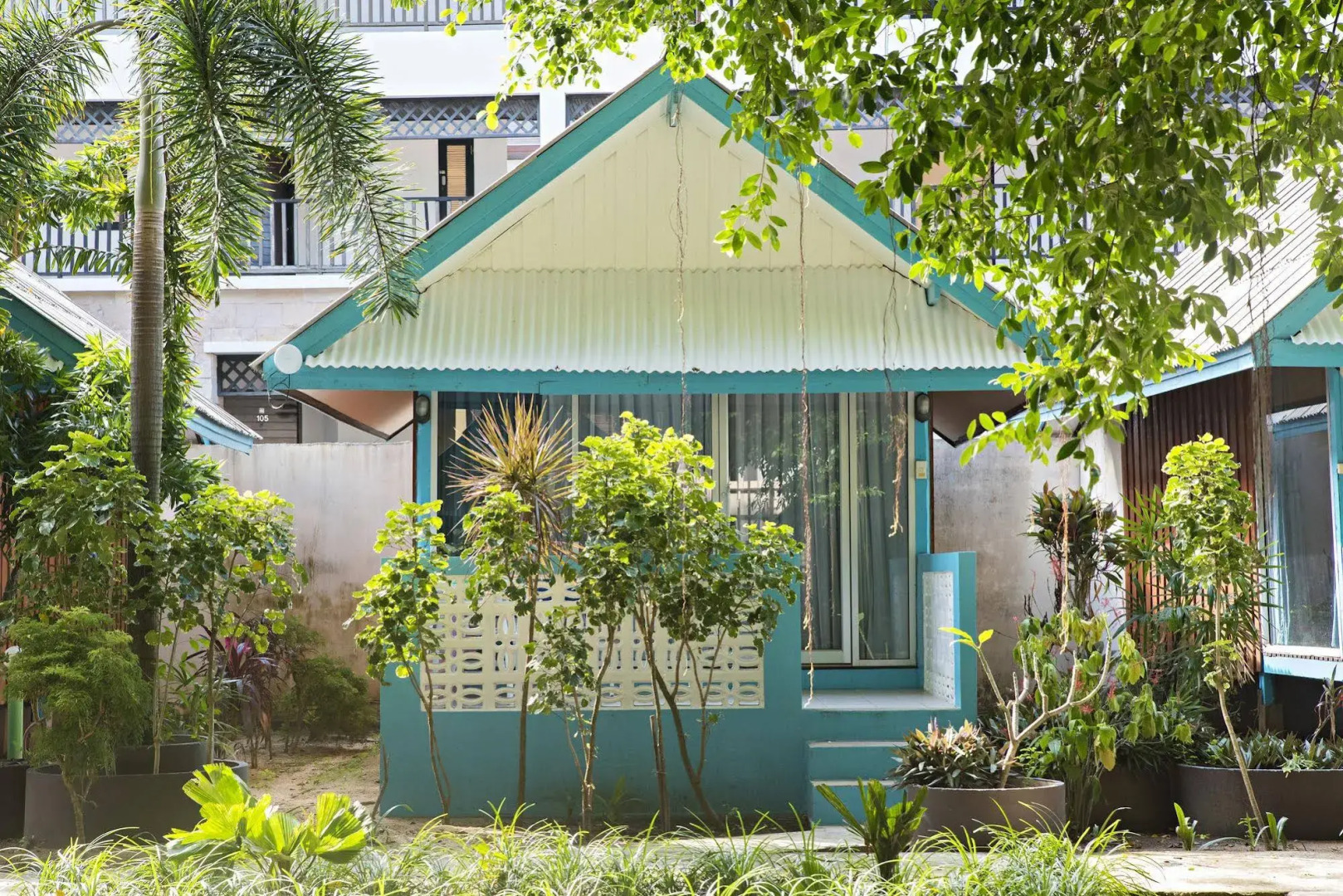 Blu' Beach Bungalows