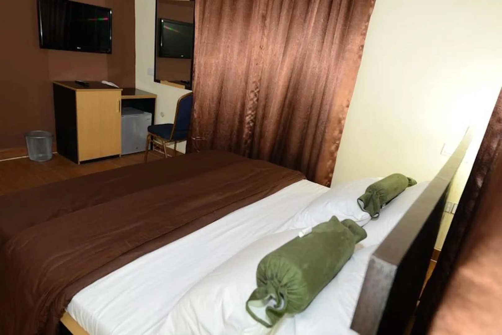 Momak 2 Hotel & Suites