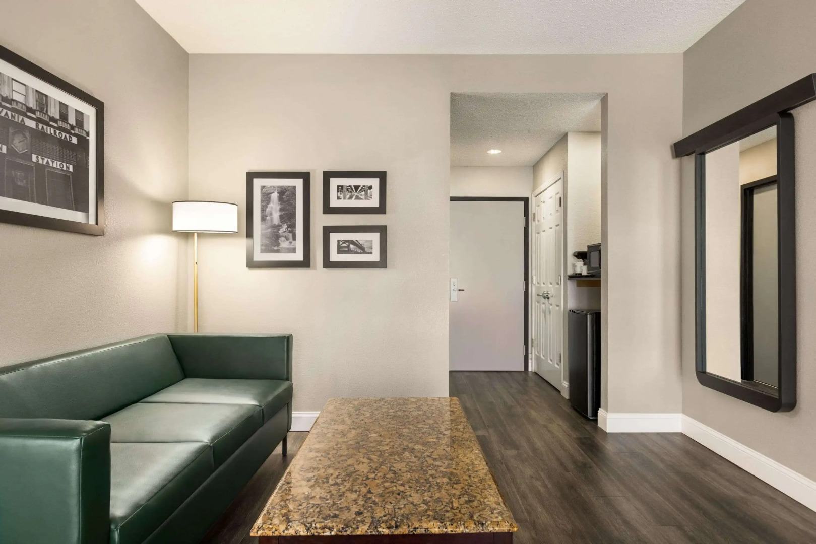 La Quinta Inn & Suites by Wyndham Mt. Laurel - Philadelphia