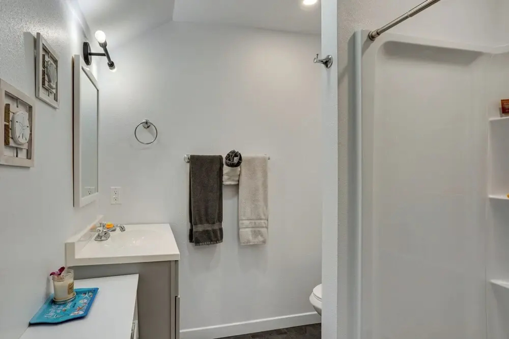 Avalon Cottage < Half-mi to Beaches & Crescent Ave