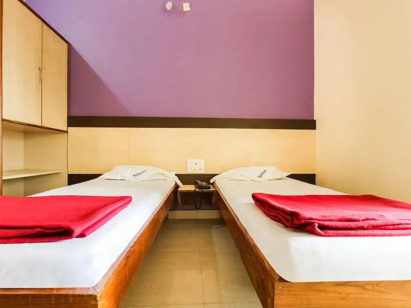 Spot on 49517 Hotel Hoysala Deluxe Lodging