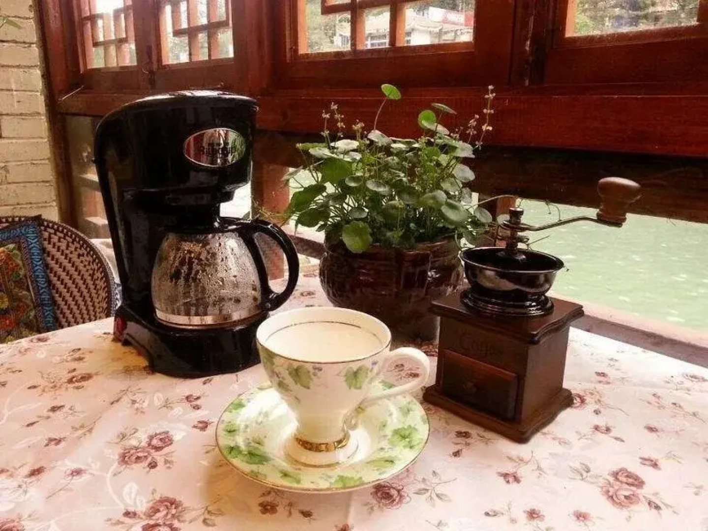 Fenghuang Happy Hotel