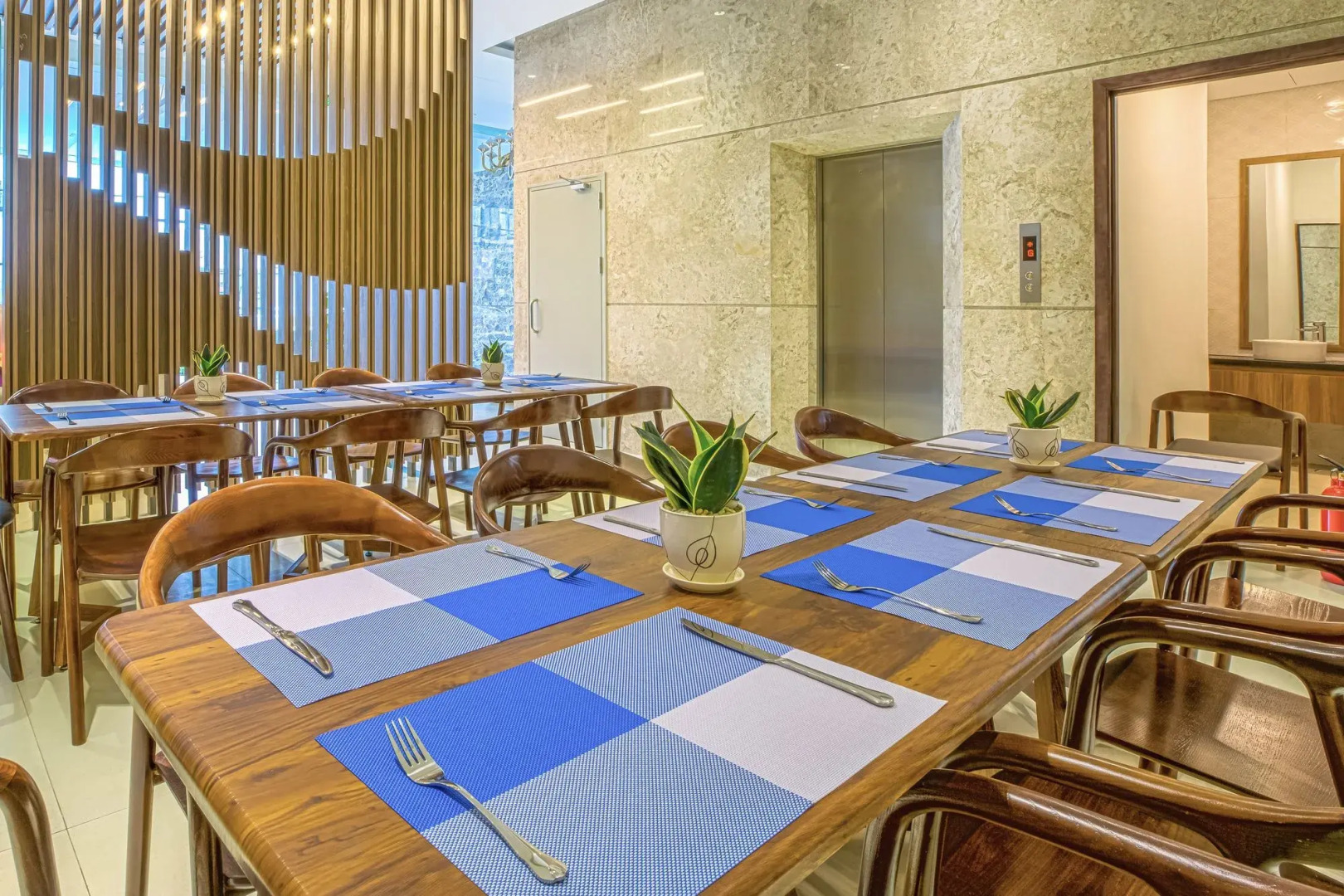 Yen Vy Hotel & Apartment