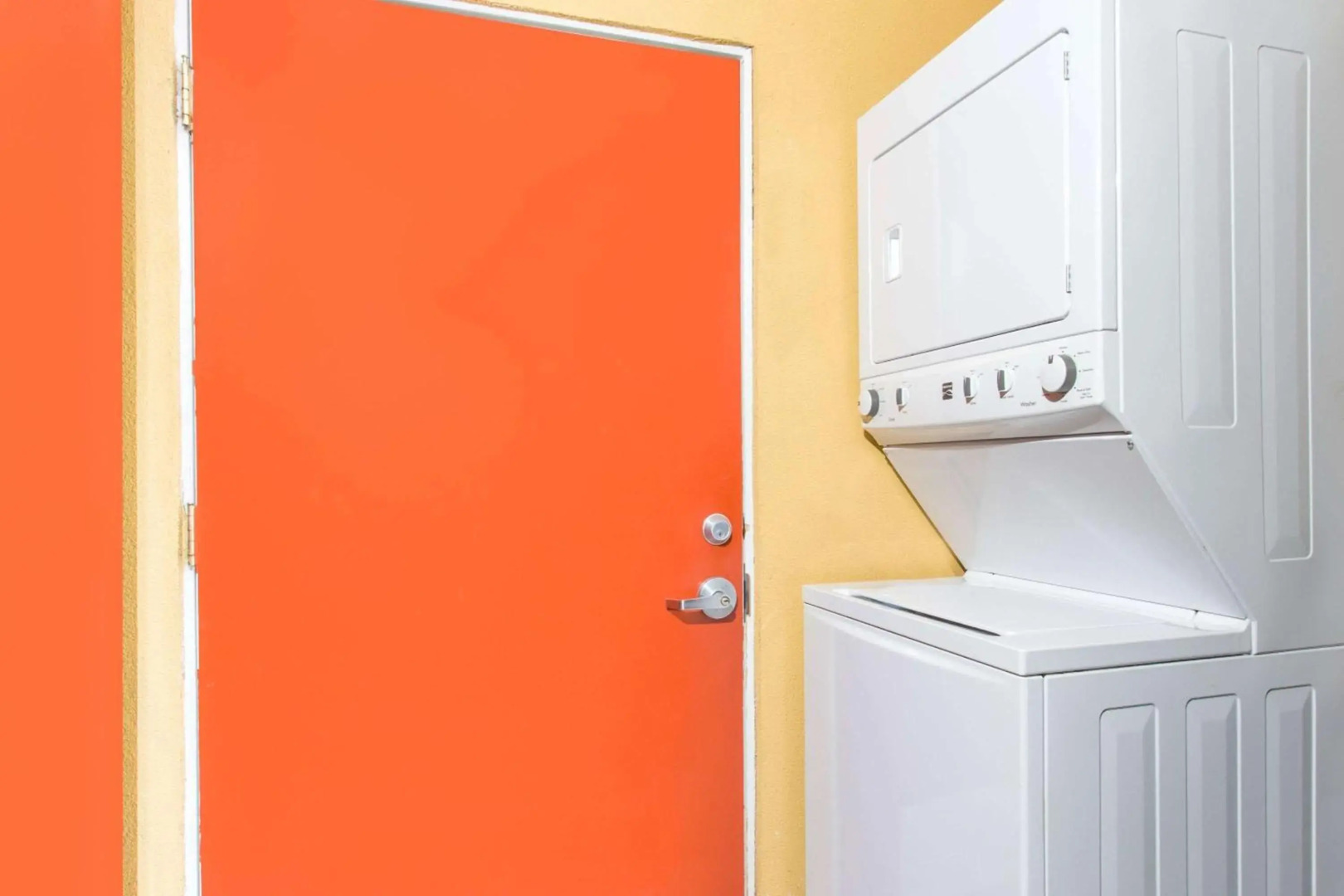 Upper Lake Inn and Suites