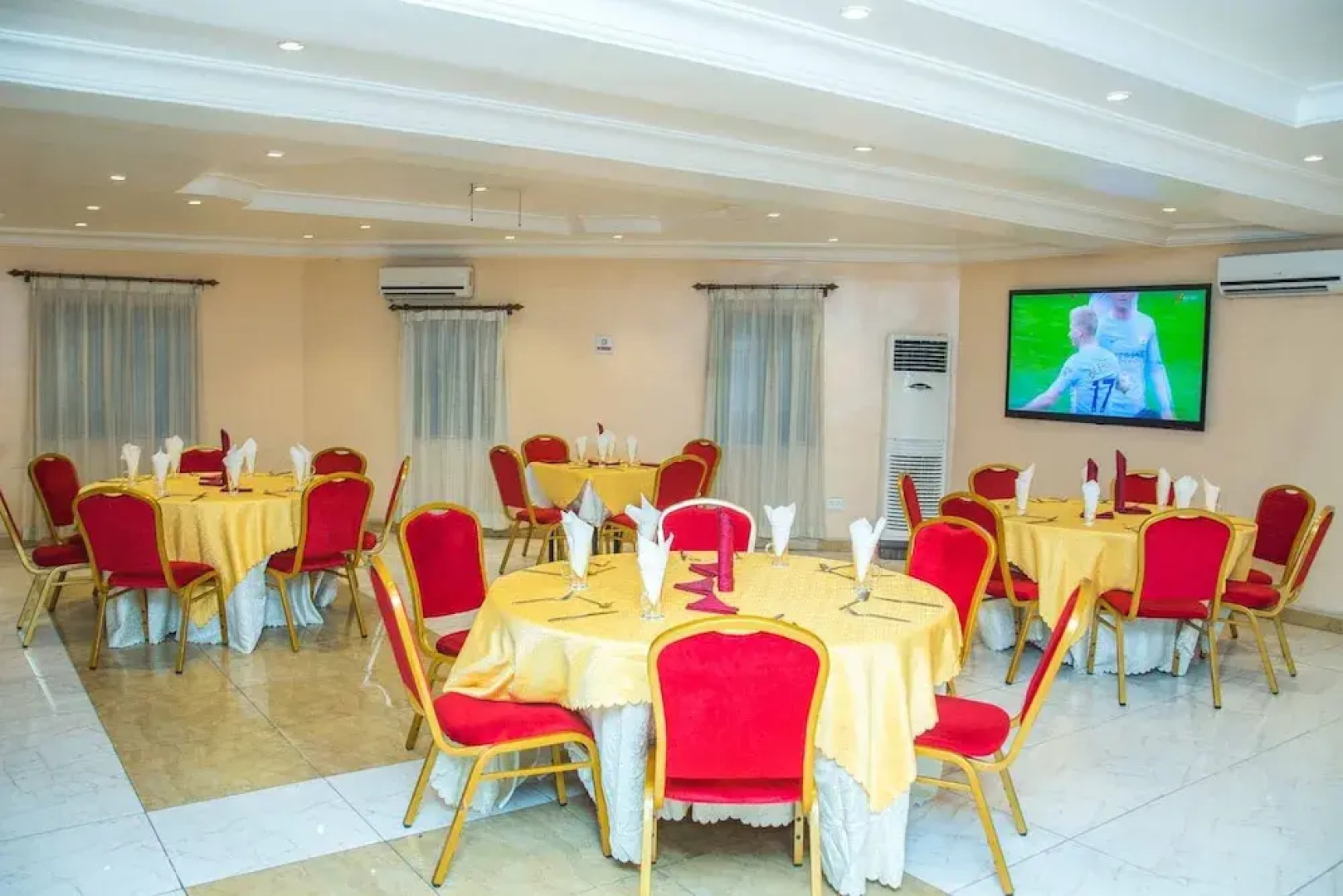 Royal Crest Hotel & Suites