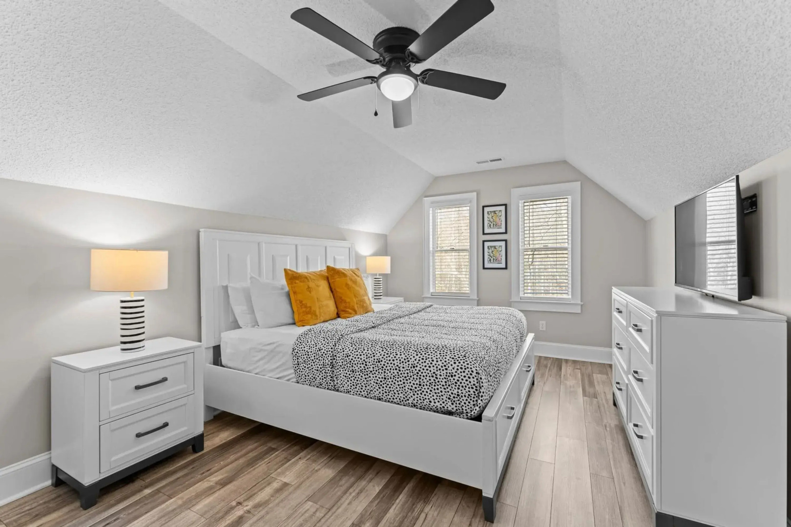 Winding Down by Avantstay Sleeps 20 Dock View