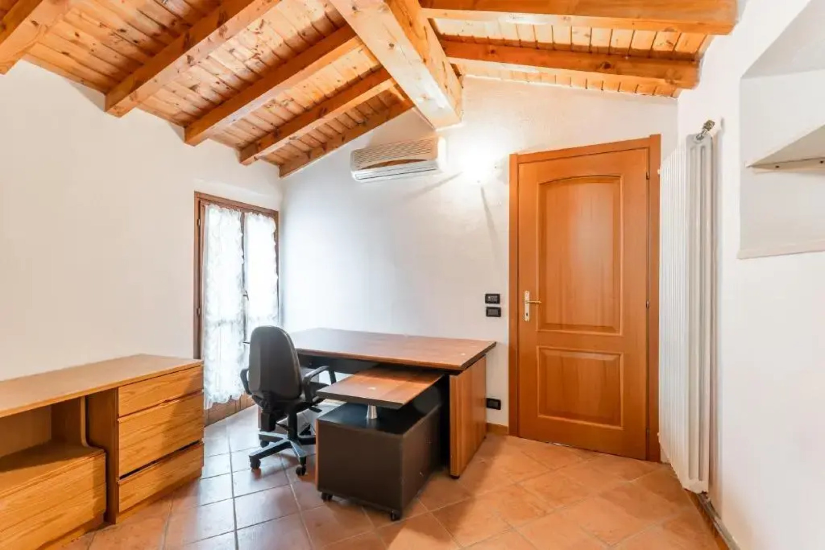 Pina's House - by Host4U