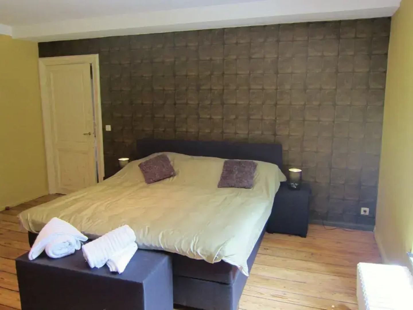 Luxury Castle, Basse-bodeux