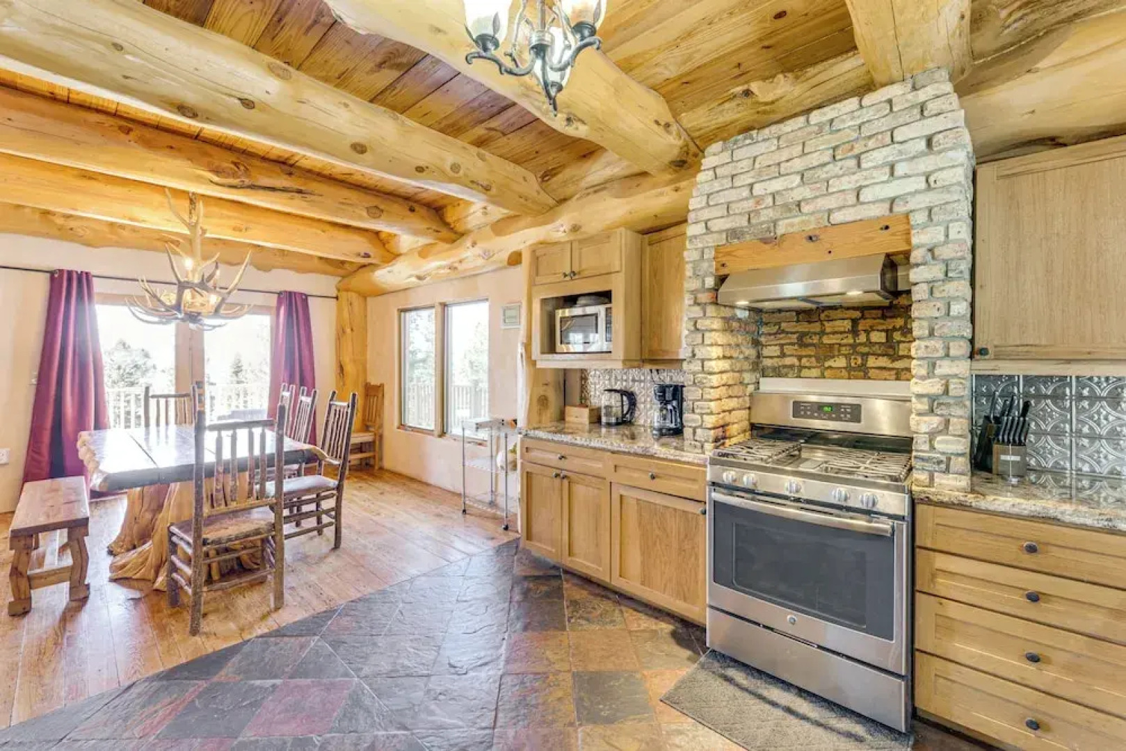 'burning Sky Lodge': Private Hot Tub & Ski-in/out