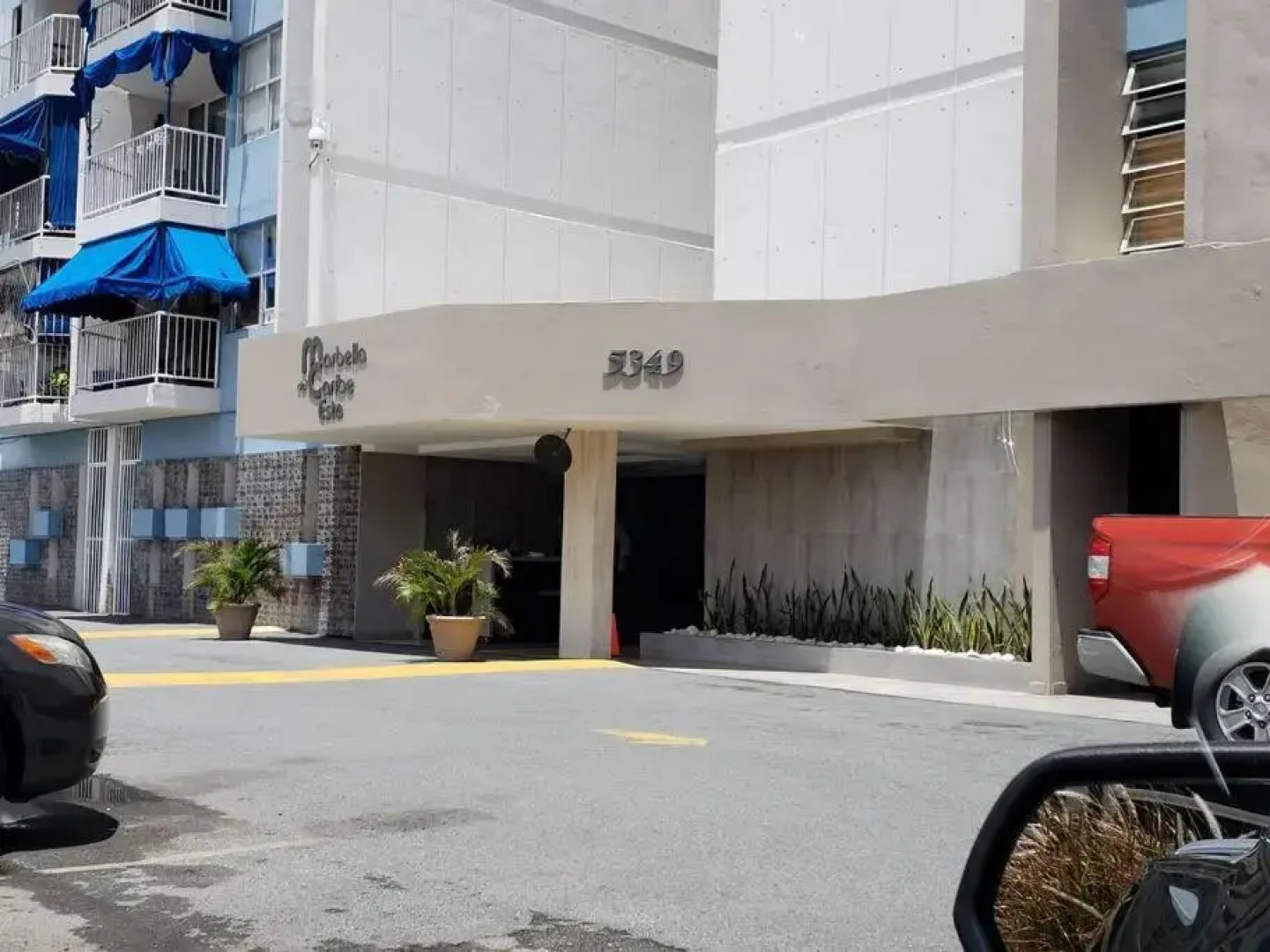 Beach Front Apt at Marbella del Caribe 3