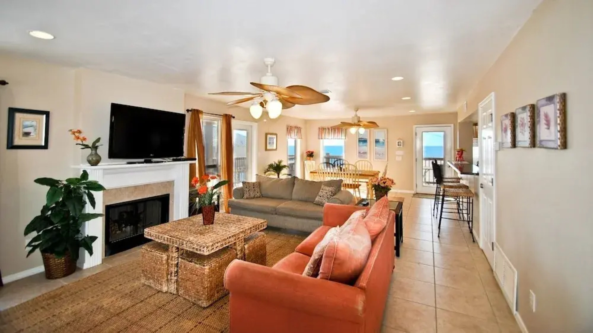 Kowabunga - You'll Love The Rooftop Deck And Private Heated Dipping Pool! Pet Friendly! 4 Bedroom Home by RedAwning