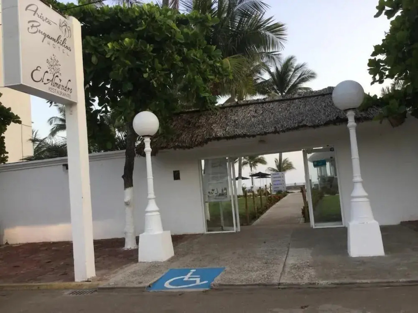 Hotel Arista Bugambilias