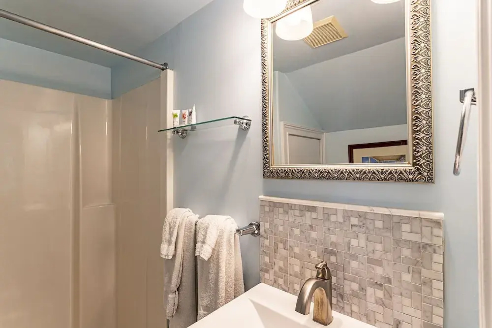 Island Guesthouse and Motel