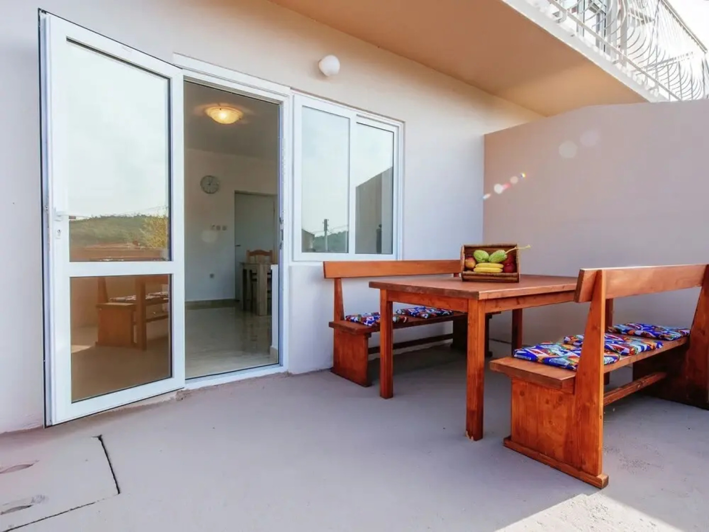 Spacious Apartment with Terrace in Banj