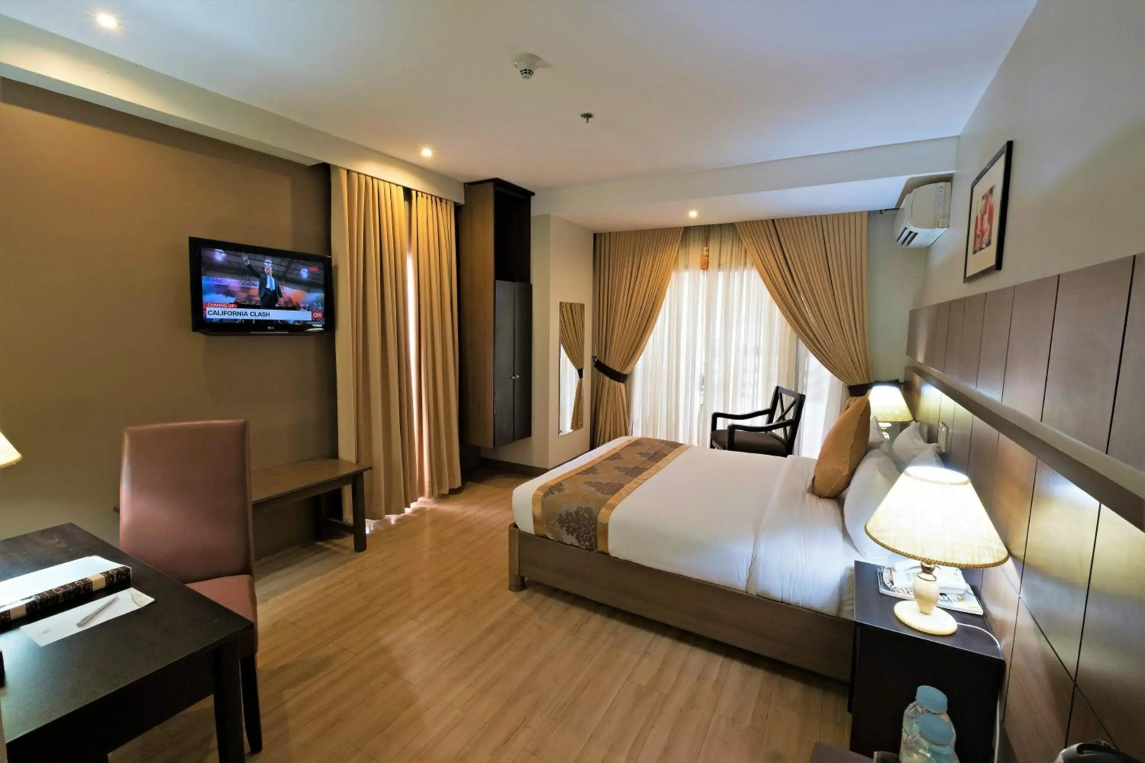The Pinnacle Hotel and Suites