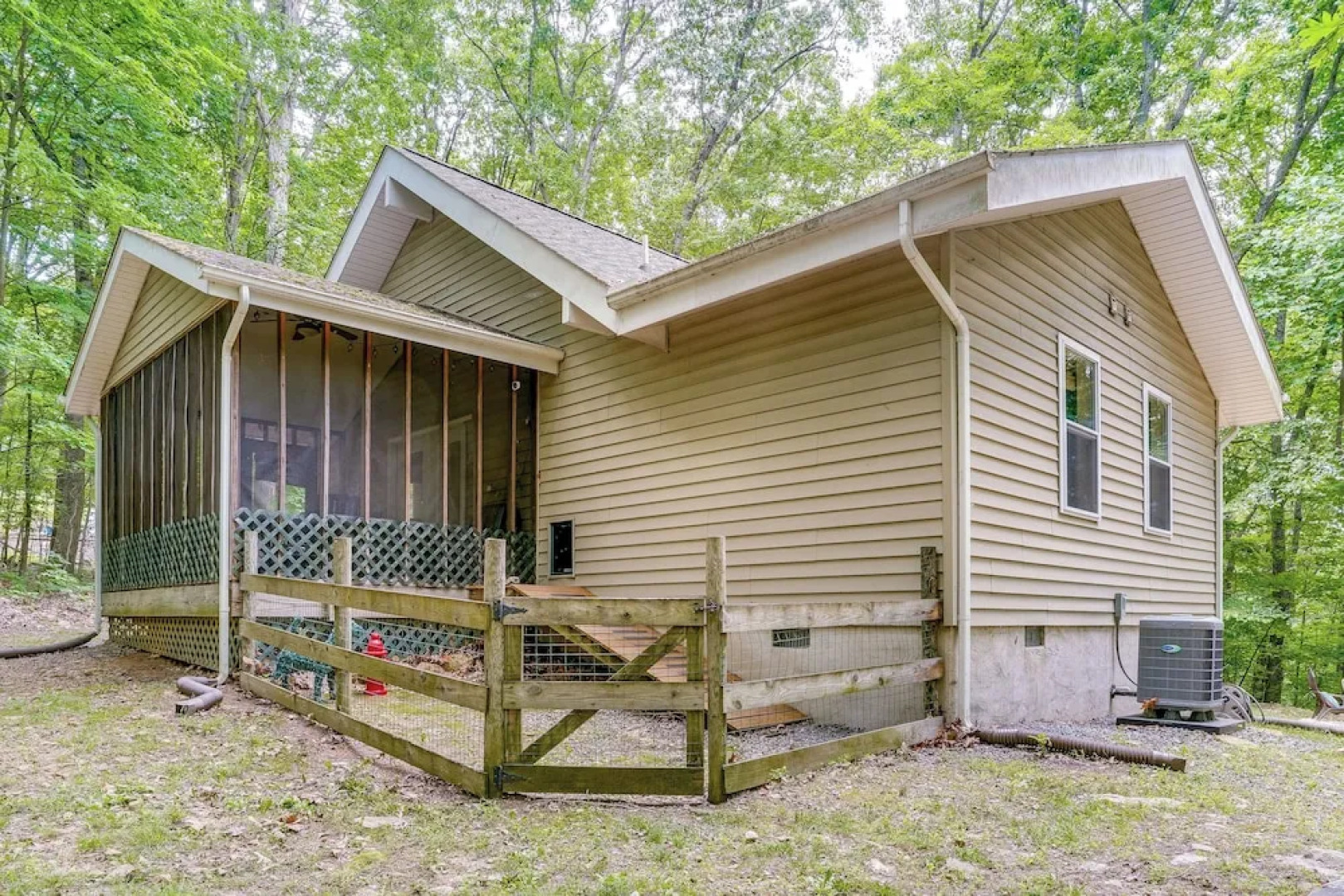 Cabin w/ Deck & Screened-in Porch in New Market!