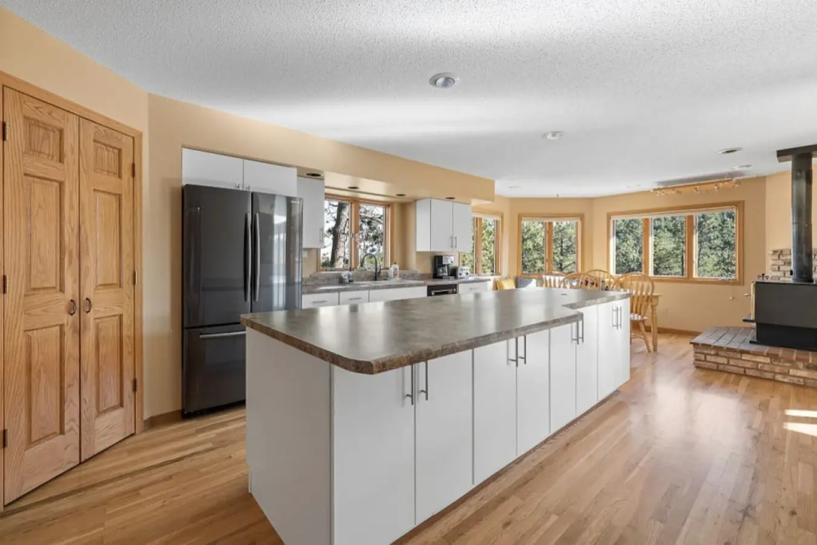 Peaceful Pines 5 BR Home with Hot Tub!