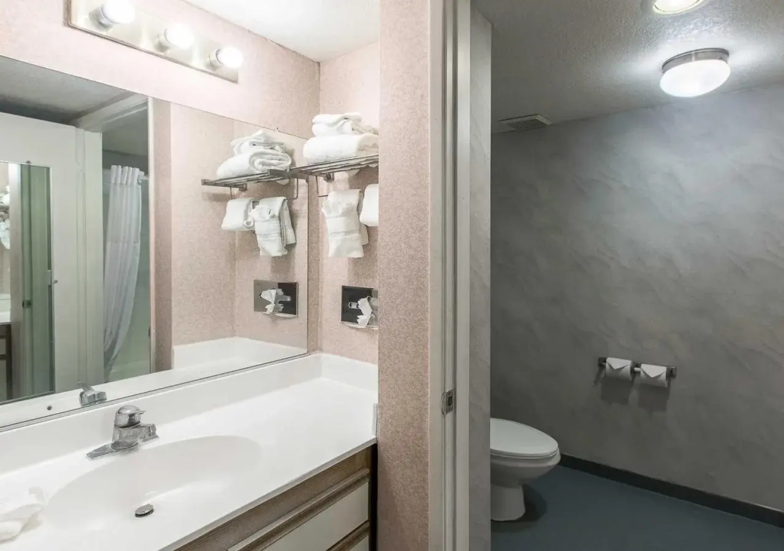 San Bernandino Inn & Suites