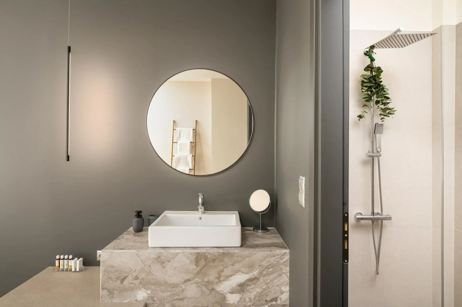 Ino Hotel & Suites