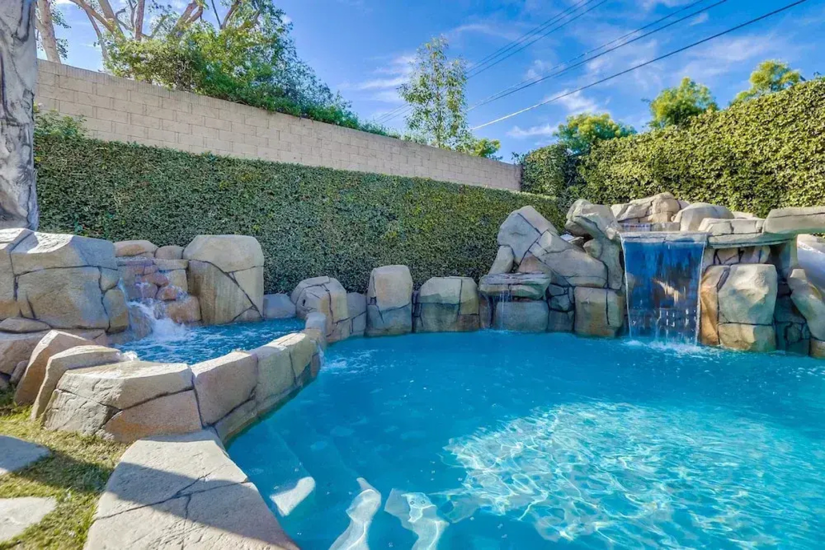 Beautiful Backyard Oasis 5 bedroom 3 Bathroom Home