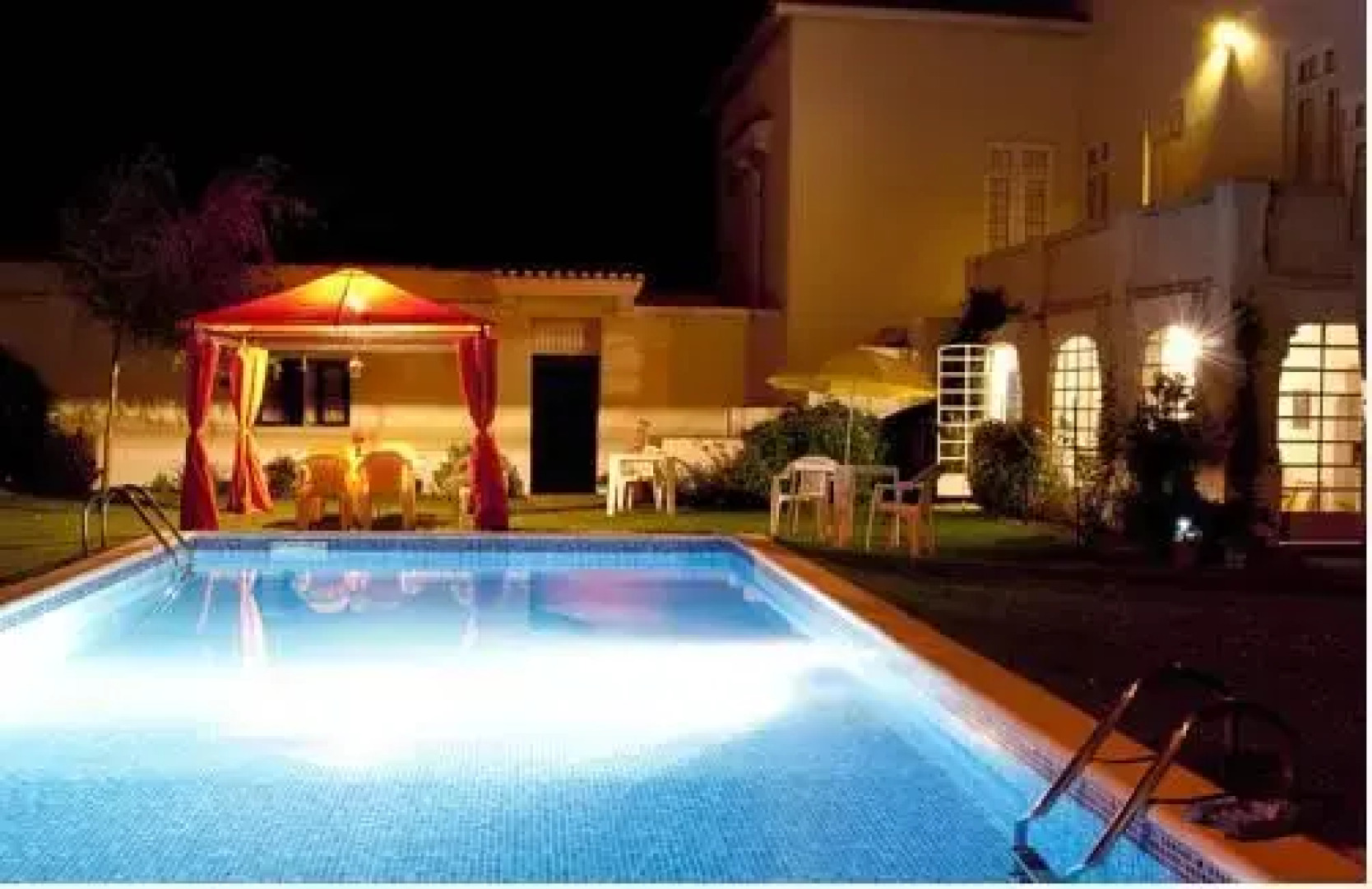 Roses Village - B&B - Porto Beach (Pool, Wifi and Garden)