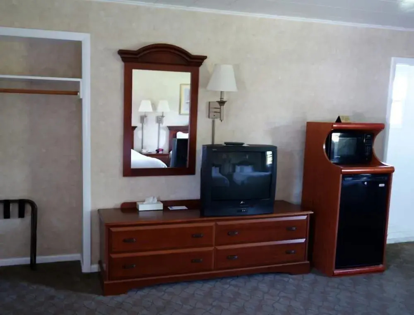 Monument Mountain Motel