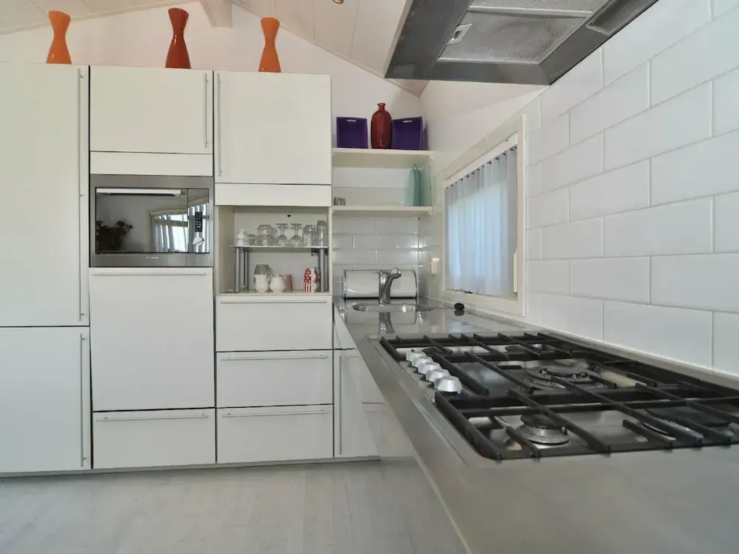 Adapted Chalet With Dishwasher, 3.5km From the sea in Egmond